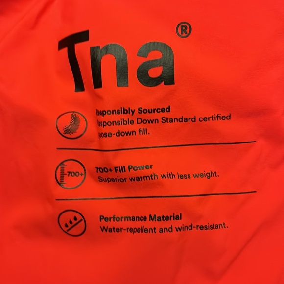 Aritzia Tna Mega Puff Jacket EUC - Picture 8 of 8